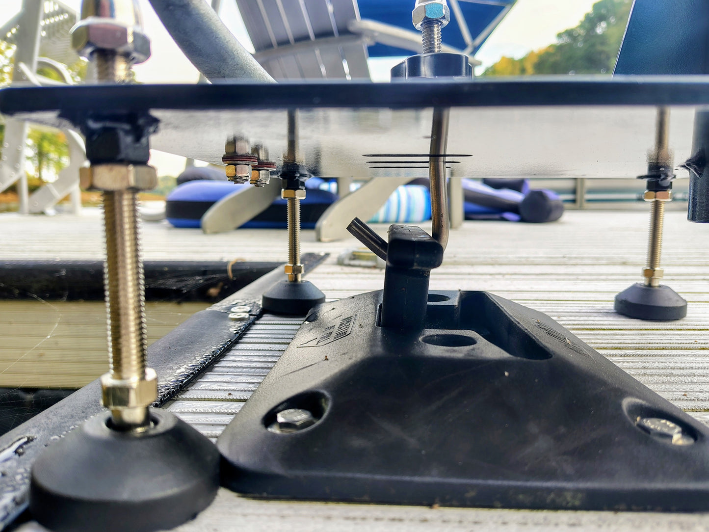 Cleat mounted umbrella and flag pole holder for docks and pier cleats