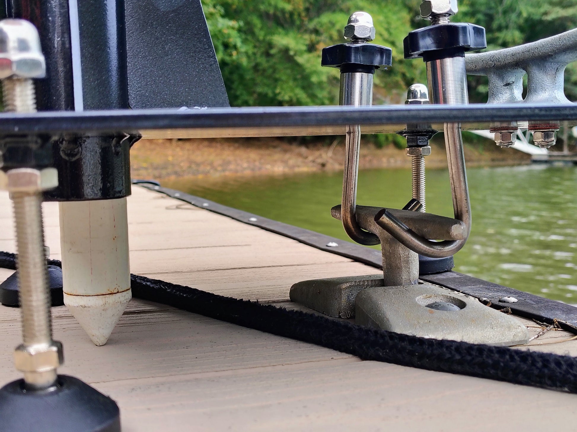 Cleat mounted umbrella and flag pole holder for docks and pier cleats