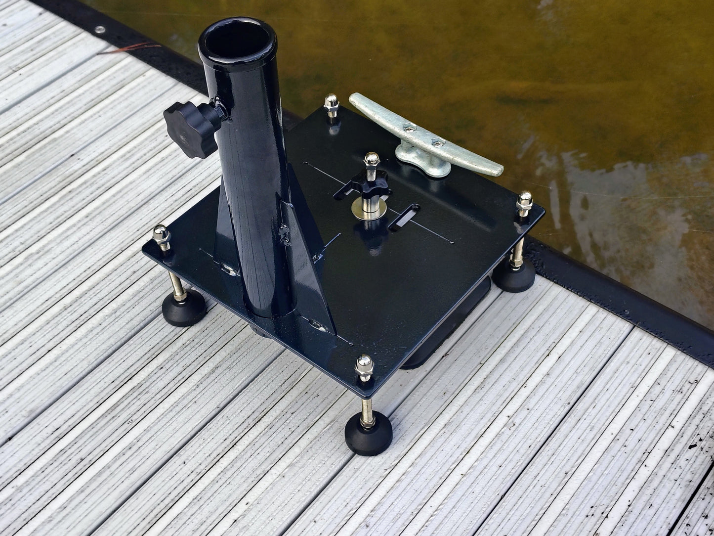 Cleat mounted umbrella and flag pole holder for docks and pier cleats