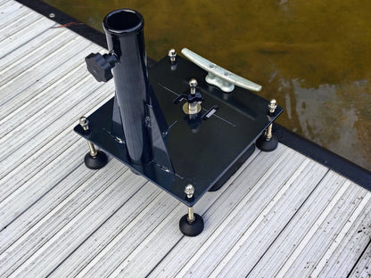 Cleat mounted umbrella and flag pole holder for docks and pier cleats