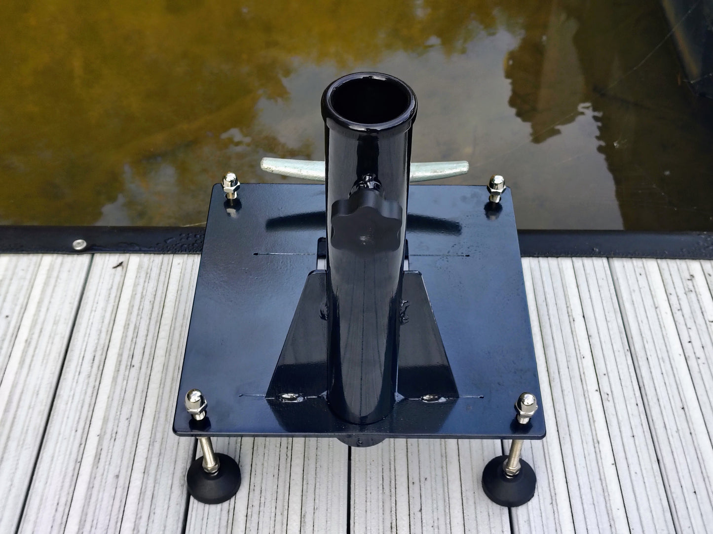 Cleat mounted umbrella and flag pole holder for docks and pier cleats